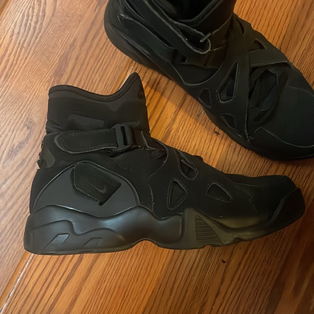 Nike Air Unlimited “Triple Black”